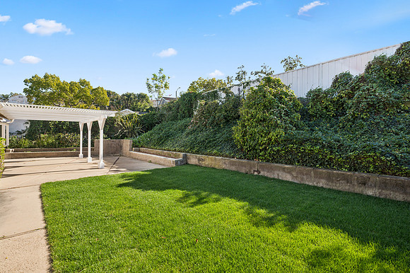 Exterior4Web
