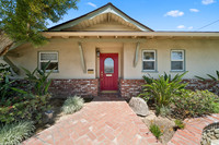 315 E Wilson