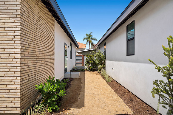 Exterior3Web