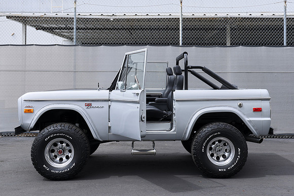 Silver_Bronco-Web 18
