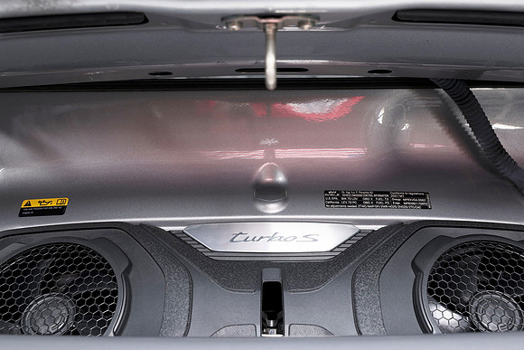 Silver_911TurboS-Web 16