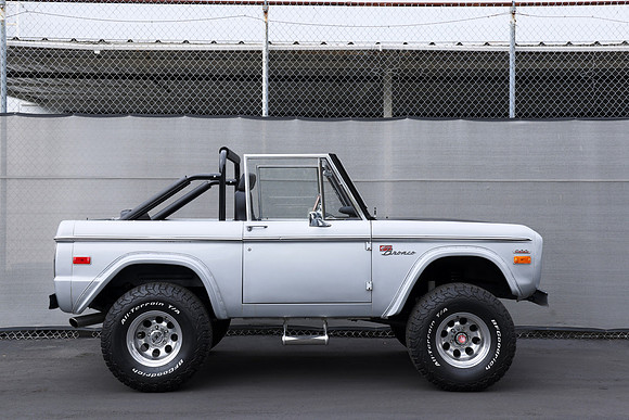 Silver_Bronco-Web 4