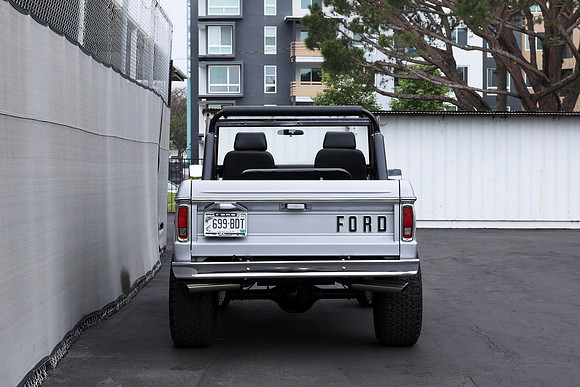 Silver_Bronco-Web 25
