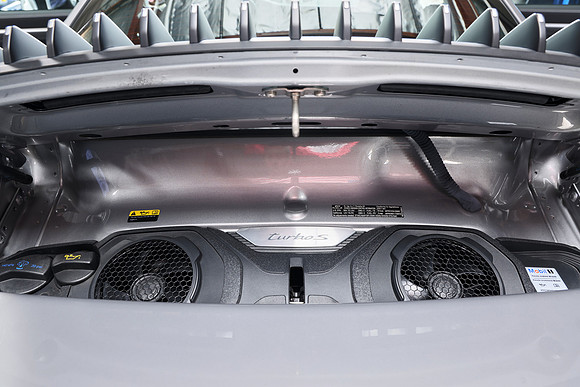 Silver_911TurboS-HiRes 15